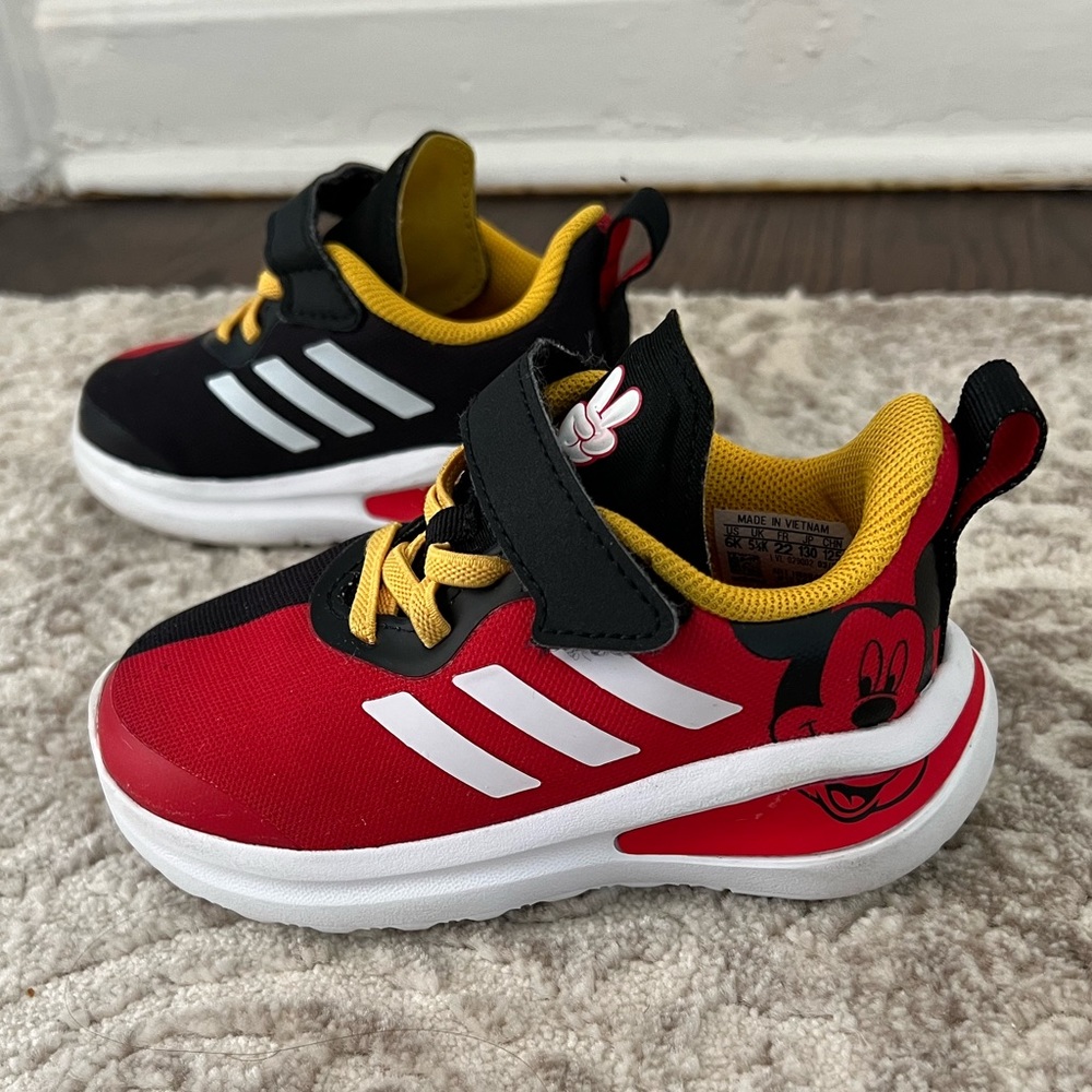 ADIDAS X DISNEY sneakers trainers Mickey Mouse red size 6 US 22 EU 18-24M